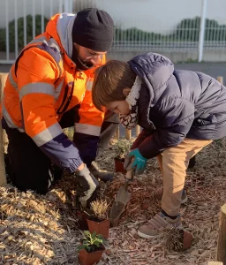 2024 plantations effivert avec élèves